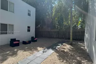5814 NE 4th Ct, Miami, FL 33137 - Photo 5