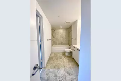 1060 Brickell Ave #1413, Miami, FL 33131 - Photo 15
