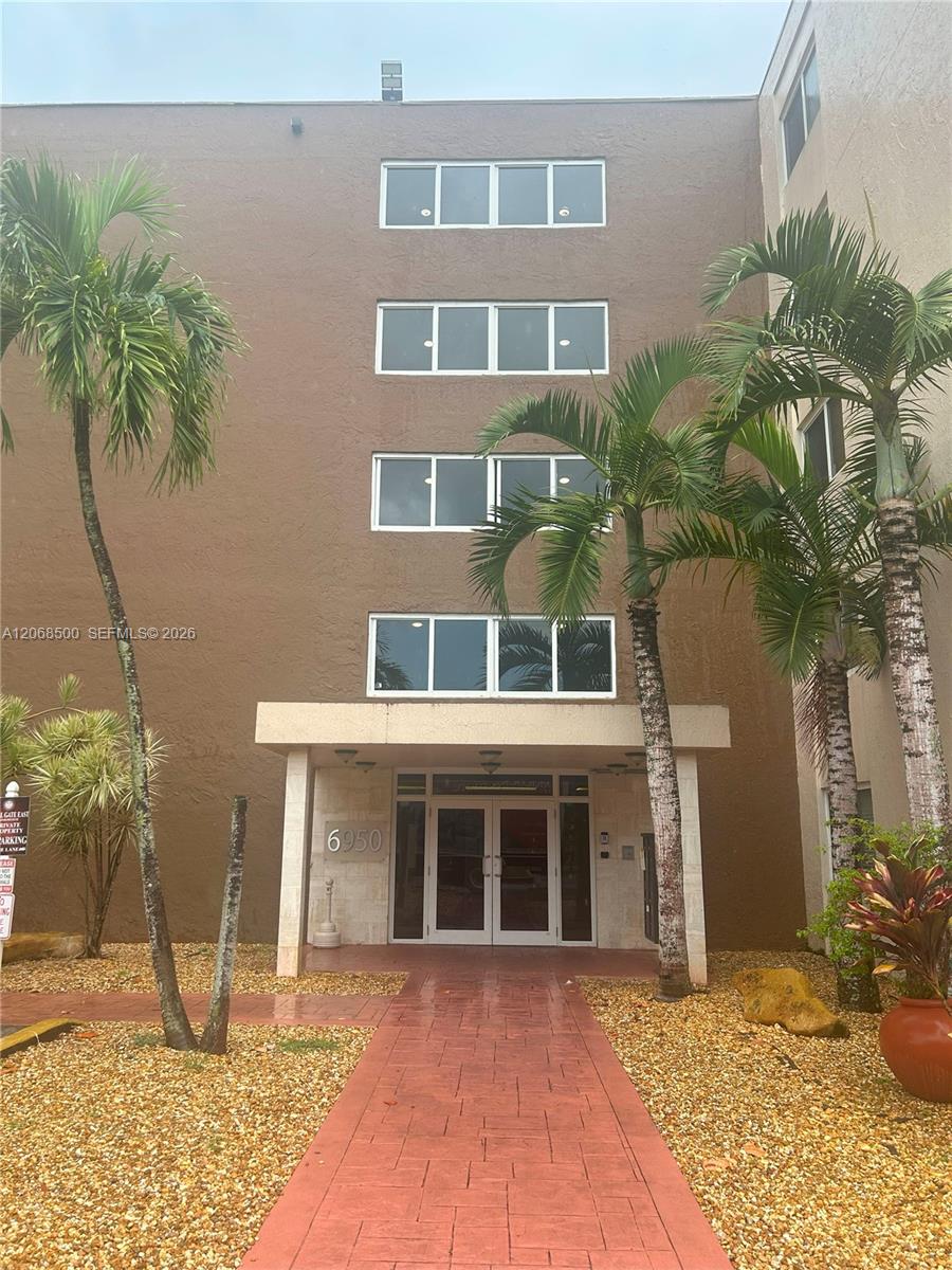 6950 Miami Gardens Dr #2-117A main architectural view