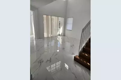 8465 NW 108th Path, Doral, FL 33178 - Photo 9