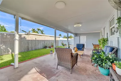 4275 SW 87th Ave, Miami, FL 33165 - Photo 9