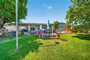1700 W 64th St, Hialeah, FL 33012 - Photo 33