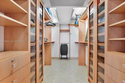 5555 Collins Ave #10K, Miami Beach, FL 33140 - Photo 13