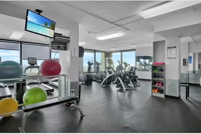 5555 Collins Ave #10K, Miami Beach, FL 33140 - Photo 29