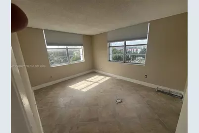 498 NW 165th St #D-501, Miami, FL 33169 - Photo 5