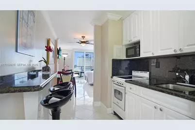 1750 James Ave #9J, Miami Beach, FL 33139 - Photo 3