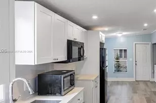 19800 SW 180th Ave, Miami, FL 33187 - Photo 9