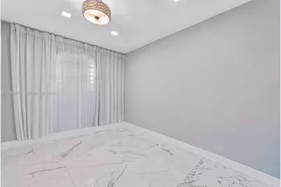 700 W 51st Pl, Hialeah, FL 33012 - Photo 21