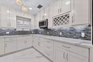700 W 51st Pl, Hialeah, FL 33012 - Photo 7