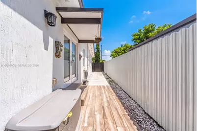 700 W 51st Pl, Hialeah, FL 33012 - Photo 27