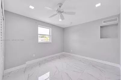 700 W 51st Pl, Hialeah, FL 33012 - Photo 17