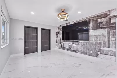 700 W 51st Pl, Hialeah, FL 33012 - Photo 9