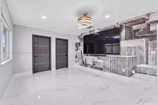 700 W 51st Pl, Hialeah, FL 33012 - Photo 9