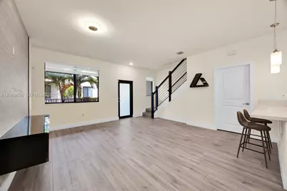 4691 NW 83rd Pkwy, Doral, FL 33166 - Photo 9