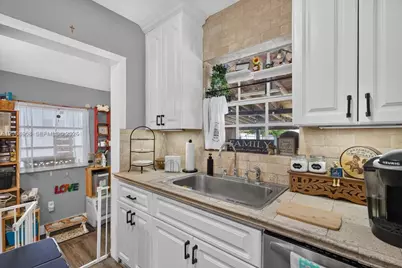 121 E 36th St, Hialeah, FL 33013 - Photo 15