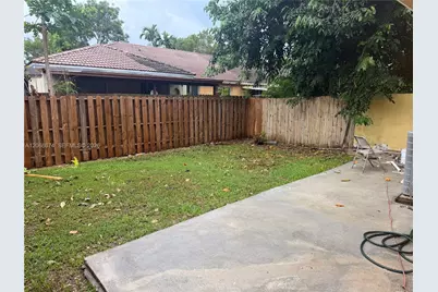 70 SW 14th Ter, Homestead, FL 33030 - Photo 13