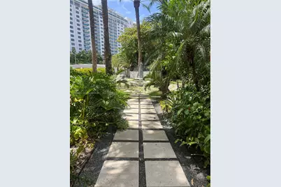 2421 Lake Pancoast Dr #4D, Miami Beach, FL 33140 - Photo 3