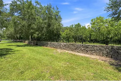 5885 SW 56th St, Miami, FL 33155 - Photo 11