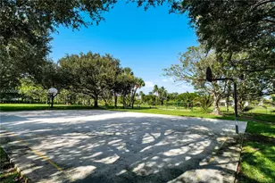 10660 SW 44th Ct, Davie, FL 33328 - Photo 49