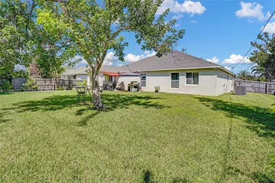 2826 SE Melaleuca Blvd, Port Saint Lucie, FL 34952 - Photo 9