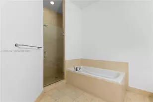 19900 E Country Club Dr, Aventura, FL 33180 - Photo 17