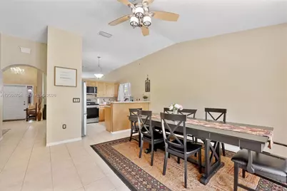 2835 SE 4th Pl, Homestead, FL 33033 - Photo 11