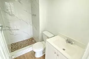 492 NW 165th St Rd, Miami, FL 33169 - Photo 9