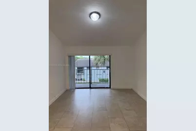 7110 NW 179th St #310, Hialeah, FL 33015 - Photo 5