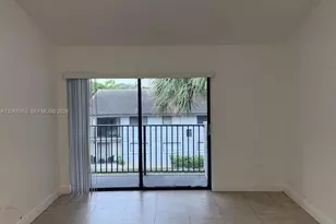 7110 NW 179th St, Hialeah, FL 33015 - Photo 5