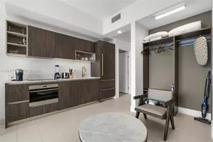 159 NE 6th St, Miami, FL 33132 - Photo 11