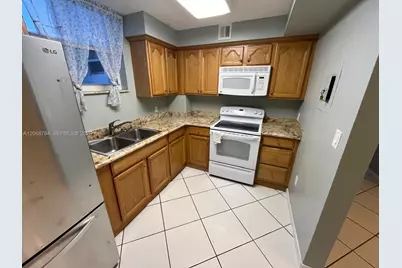 1045 10th St #704, Miami Beach, FL 33139 - Photo 9
