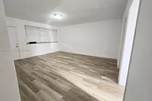 1255 Marseille, Miami Beach, FL 33141 - Photo 7
