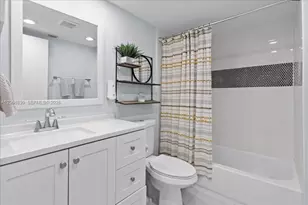 12500 SW 5th Ct, Pembroke Pines, FL 33027 - Photo 13