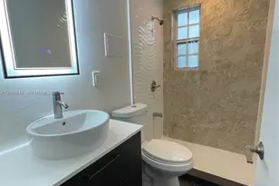 7820 Carlyle Ave, Miami Beach, FL 33141 - Photo 9