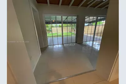 7820 Carlyle Ave, Miami Beach, FL 33141 - Photo 11