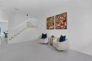 550 NE 207th St, Miami, FL 33179 - Photo 3