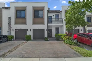 550 NE 207th St, Miami, FL 33179 - Photo 1