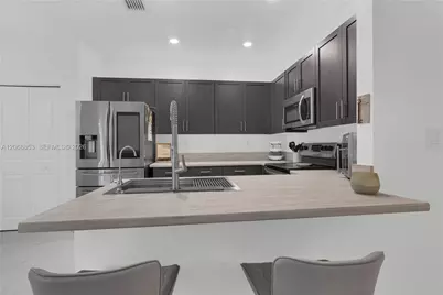 550 NE 207th St, Miami, FL 33179 - Photo 9