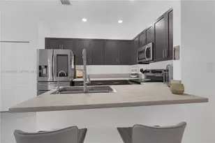 550 NE 207th St, Miami, FL 33179 - Photo 9