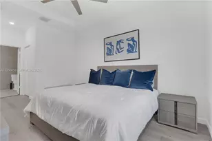 550 NE 207th St, Miami, FL 33179 - Photo 15