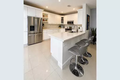 1135 Cherrypalm Ln, Hollywood, FL 33019 - Photo 11