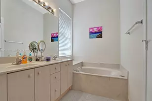 938 Bluewood Terrace, Weston, FL 33327 - Photo 15