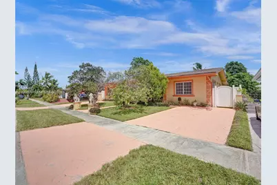 1161 NE 202nd St, Miami, FL 33179 - Photo 3