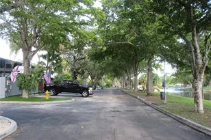 16330 Oak Walk, Miami Lakes, FL 33014 - Photo 33