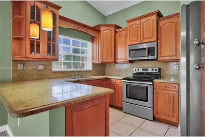 901 NW 128th Pl, Miami, FL 33182 - Photo 7