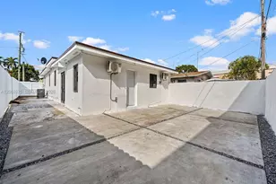 921 NW 22nd Ct, Miami, FL 33125 - Photo 1