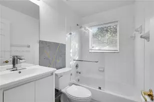 1413 SW 158th Ave, Pembroke Pines, FL 33027 - Photo 25