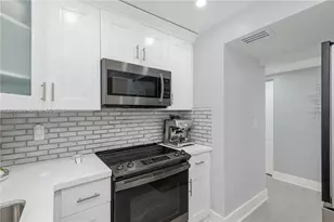 8201 NW 8th St, Miami, FL 33126 - Photo 13
