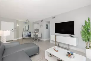 8201 NW 8th St, Miami, FL 33126 - Photo 5