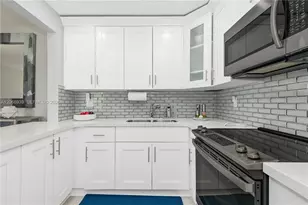 8201 NW 8th St, Miami, FL 33126 - Photo 11
